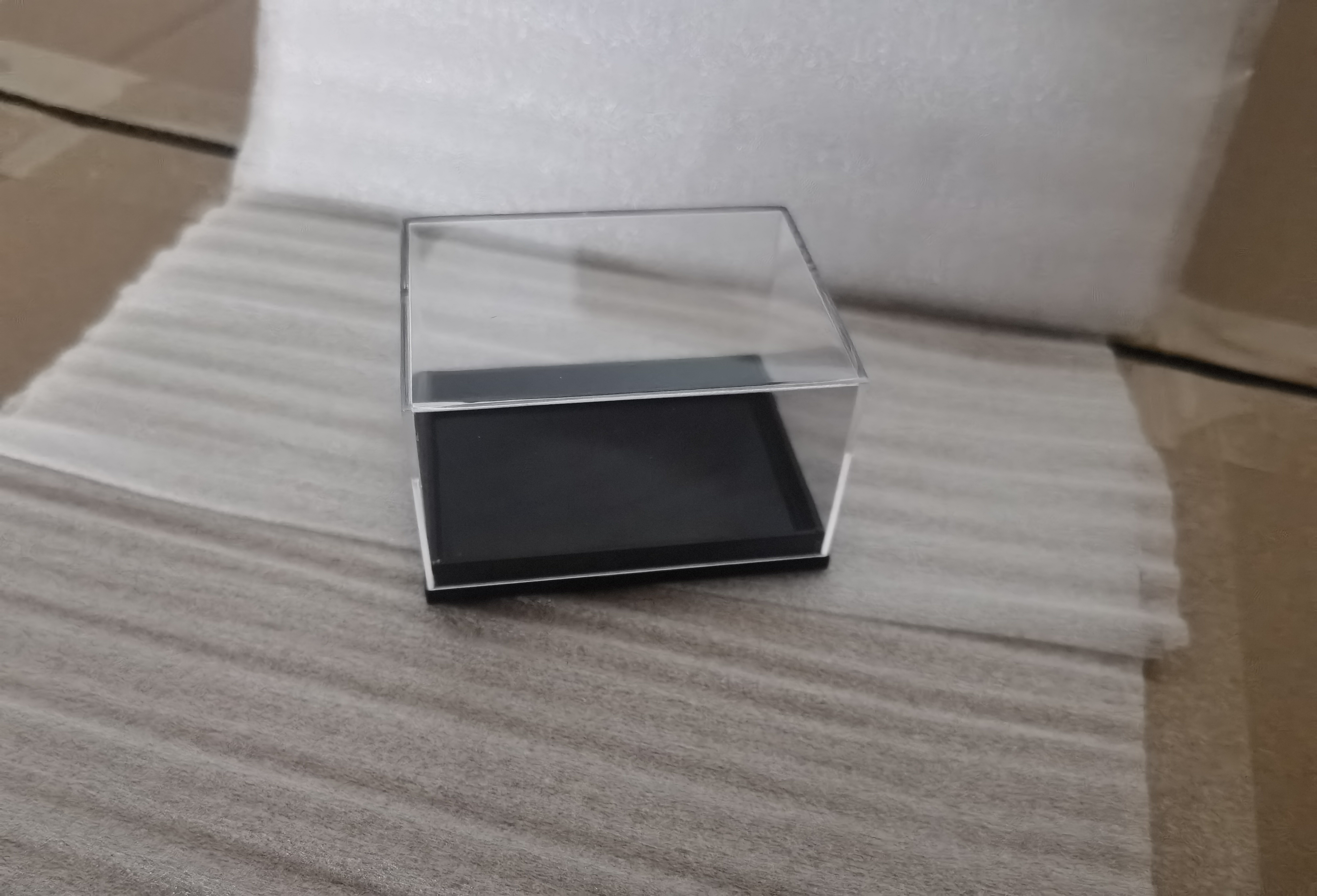 Couvercle transparent et base noire 56 42 33