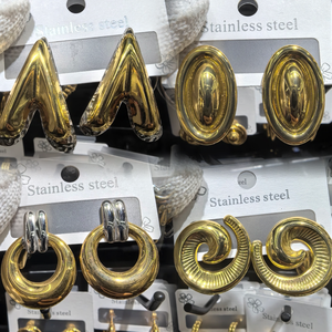 <span class=keywords><strong>Pendientes</strong></span> de Acero Inoxidable de Yiwu, Joyería Simple Dorada, Resistentes al Deslustre, Antialérgicos, Impermeables - Product Image 5