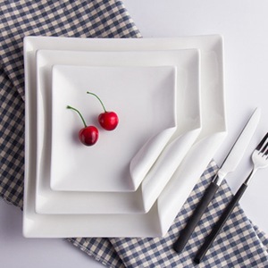 Assiette de table irrégulière <span class=keywords><strong>originale</strong></span> en porcelaine <span class=keywords><strong>blanche</strong></span> écologique, personnalisable avec logo, vente en gros d'usine pour restaurants - Product Image 1