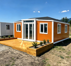 Casa Contenedor Expandible de Doble Ala, Naranja, Prefabricada, Modular, con Techo a Dos Aguas y Terraza de <span class=keywords><strong>Madera</strong></span>, Villa de Vacaciones en Venta - Product Image 1