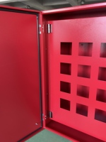 Boîtier de distribution métallique carré IP54 pour intérieur avec conception à double porte personnalisable, options de tension/prises, certifié CE