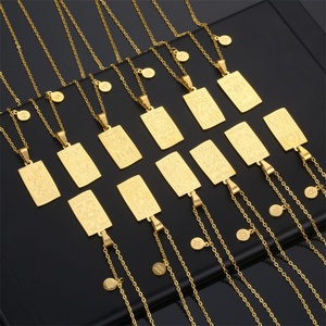 Nuevo Collar con Colgante Cuadrado del Zodiaco en Acero Inoxidable Chapado en Oro de 18K para Mujer - Product Image 2