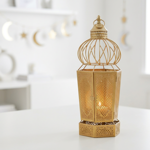 Lanterne à bougie marocaine en métal doré de la collection Ramadan 2027 des fabricants, avec un dessus en forme de couronne - Product Image 2