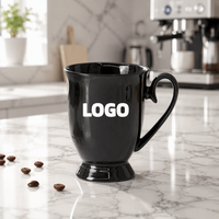 Mug en céramique noir brillant à pied haut 300 ml, base surélevée, corps conique, anse incurvée, logo personnalisé, couleur, pour la maison, le bureau, les cafés, vente en gros
