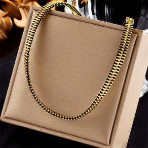 European American Fashion Minimalist Gold Plated Chain Necklace Star Pattern Party Jewelry Titanium Steel Clavicle Chain - Product Image 3
