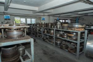 Chauffeur de vin de <span class=keywords><strong>harpe</strong></span> poussant le service de vin Hôtel Trolley Restaurant Deux étages Livraison de luxe Redwood Classic Gold 10L Capacité Voiture - Product Image 4