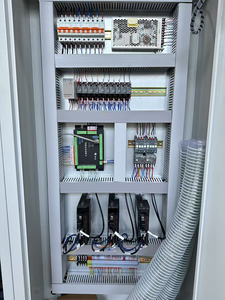 Centre de traitement CNC pour profilés UPVC haut de gamme HFL, spécialisés dans la découpe et le fraisage de formes complexes - Product Image 6