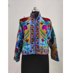 Blouson bomber classique brodé à la main avec motif floral, réversible, 100% coton, tissu Suzani, longueur courte, prêt pour l'hiver - Product Image 1