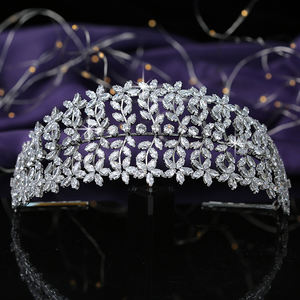 Forme <span class=keywords><strong>di</strong></span> Fiore <span class=keywords><strong>di</strong></span> cerimonia nuziale Pettine Dei <span class=keywords><strong>Capelli</strong></span> Delle Donne <span class=keywords><strong>di</strong></span> Disegno <span class=keywords><strong>di</strong></span> Accessori <span class=keywords><strong>Per</strong></span> <span class=keywords><strong>Capelli</strong></span> Da Sposa Del Partito Diademi E Corone <span class=keywords><strong>di</strong></span> Alta Qualità Zircone BC5166 Coron - Product Image 3