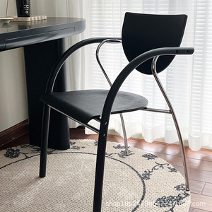 Fauteuil rembourré minimaliste moderne, siège noir, chaise de salle à manger pour adultes - Product Image 1