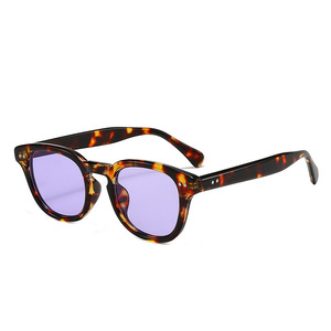 Lunettes de soleil carrées en acétate PC, protection UV400, classe 2, unisexes, design à rivets points - Product Image 5