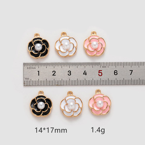 Aleación gota de aceite blanco negro Rosa flor perla Camelia encantos para la fabricación de joyas DIY - Product Image 4