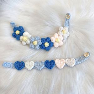 Collier pour chat en fleurs au crochet fait main, collier décoratif en tricot en forme de cœur pour animaux de compagnie, bavoir en laine douce pour chaton, idéal pour les accessoires de photographie - Product Image 1