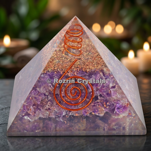 Pyramide en cristal d'améthyste Rozrin avec spirale en cuivre gravée et sculptée, décoration d'intérieur, art cristallin pour la guérison énergétique - Product Image 2