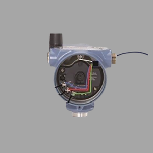Transmisor de entrada o salida dual 702, Medidor Coriolis de movimiento F025S y Módulo de conmutación 702 - Product Image 1