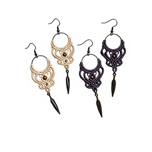 Pendientes Colgantes Vintage HARI OM CREATIONS de Plata 925 con Baño de Rodio Negro y Amatista en Forma de Pluma para Mujer, Ideales para Bodas - Product Image 1
