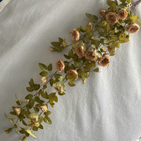 Vente en gros de fleurs artificielles de haute qualité, fleurs de camélia en soie, guirlandes suspendues pour la décoration de la maison et de mariage