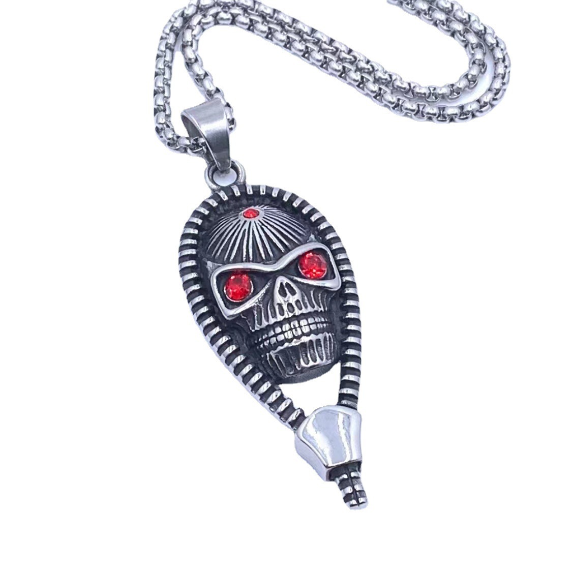 Grand pendentif avec une chaîne de 60 cm de long