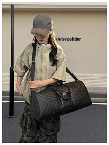 Sac de voyage en PU tissé Intrecciato avec sangle pour chariot, boucle en métal doré, poche avant, sangle réglable, sac de week-end - Product Image 5