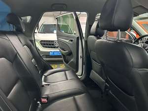 MG ZS 1.5L d'occasion, édition Confort, boîte manuelle, SUV, conduite à gauche, sièges en cuir, toit ouvrant foncé, caméra de recul, traction avant, toit en alliage d'aluminium, jantes R17 - Product Image 3