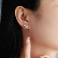 Boucles d'oreilles clous en moissanite en forme de rose 6A+ VVS1 couleur D en argent sterling 925, cadeau de mariage pour femme