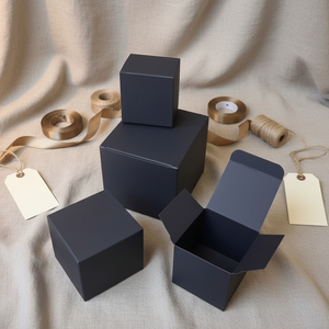 Boîtes en papier kraft pliables personnalisables avec couvercles à charnières pour l'emballage de cadeaux de gâteaux et de confiseries - Product Image 1