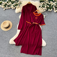 Ensemble tricoté mode femme, robe t-shirt brodée colorblock et manteau long à nouer à la taille, ensemble 2 pièces pas cher pour femme
