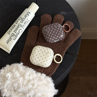 Étui pour écouteurs en silicone à pois vintage couleur café au lait avec fonction anti-chute, couleur et logo personnalisables pour