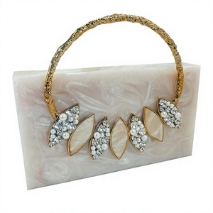 Pochette en résine avec perles de cristal et poignée dorée pour soirée, sac en résine - Product Image 1