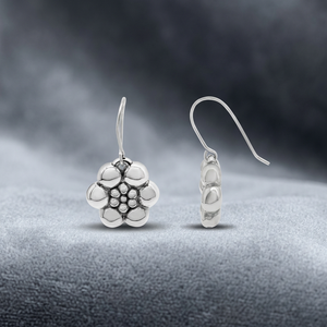 Pendientes colgantes románticos de plata 925 con flor y centro de polen - Product Image 2