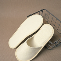 Chaussons en toile personnalisés haut de gamme avec logo pour hôtels – Fournitures respirantes et résistantes à l'usure pour hôtels de luxe et de gamme moyenne