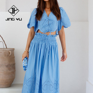Ensemble deux pièces de luxe de haute qualité : haut à col en V brodé ajouré et robe confortable 100 % coton sur mesure - Product Image 2