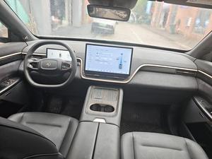 <span class=keywords><strong>Epi</strong></span> 008 210 Max EREV 2024 Usado, SUV de 6 Plazas, Gran Autonomía, Coche Familiar, Listo para Exportación, Dorado sobre Negro - Product Image 4