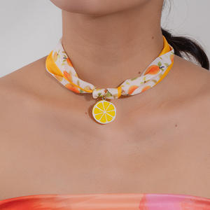 Elegante Seidenschal-Halskette mit Fruchtdesign aus 316L Edelstahl 18K Vergoldung Wasserfest und Langlebig Modisch - Product Image 6