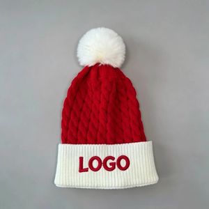 Bonnet brodé avec logo personnalisé et petit pompon, chapeau de Noël - Product Image 1