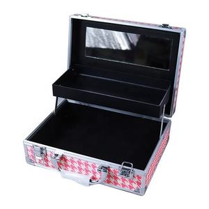 Petite <span class=keywords><strong>valise</strong></span> personnalisée organiser boîte <span class=keywords><strong>de</strong></span> <span class=keywords><strong>maquillage</strong></span> étui <span class=keywords><strong>de</strong></span> voyage <span class=keywords><strong>de</strong></span> luxe forme trousse à cosmétiques avec miroir en aluminium - Product Image 3