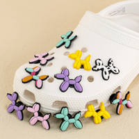Breloques mignonnes en forme d'animaux en ballon, accessoires colorés pour chaussures en forme de chien ballon, breloques artistiques amusantes en PVC pour sandales et sabots d'adolescents