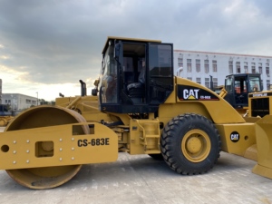 Compactadora Vibratoria CAT CS‑683E Usada de Presión Uniforme, Rodillo Caterpillar para Compactación de Estacionamientos y Apisonamiento de Suelos de Piedra - Product Image 4