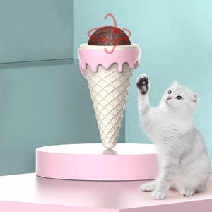 Jouets pour animaux de compagnie : Balle tournante créative en forme de crème glacée à la menthe naturelle et à la catnip, favorisant la digestion et améliorant l'appétit (herbe à chat) - Product Image 3