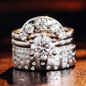 Anello <span class=keywords><strong>in</strong></span> oro 18k reale impilabile per fascia di matrimonio con cornice larga per fascia <span class=keywords><strong>Crescendo</strong></span> impilando Set di anelli Solitaire Solitaire taglio rotondo - Product Image 2