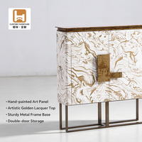 Mueble Consola de Mármol con 2 Puertas, Aparador con Tiradores de Bronce, Base Metálica, Estilo Moderno y Lujoso para Sala de Estar o Pasillo
