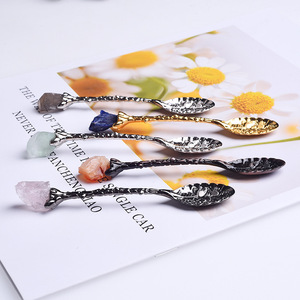 Naturale bianco giallo viola <span class=keywords><strong>rosa</strong></span> verde avventurina cristallo colorato <span class=keywords><strong>agata</strong></span> <span class=keywords><strong>pietra</strong></span> intarsiata con cucchiaio intagliato retrò mescolando il set da tè - Product Image 4