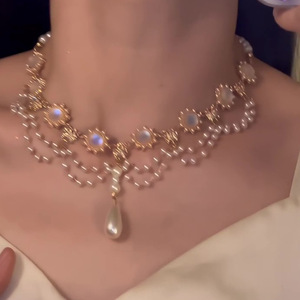 Collana da donna Nightingale Rose con perle di pietra di luna francese e catena in bambù, stile sportivo, Runaway Princess, squisita, di lusso leggero, ultra-lucida - Product Image 3