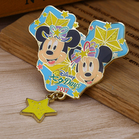 Épingle en émail souple personnalisée, dessin animé avec badge en métal pailleté, fabricant de logos, impression UV, mignonne, épinglette en émail dur personnalisée