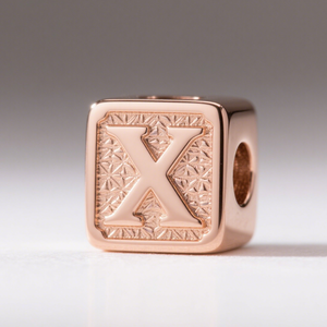 OEM personnalisé en acier inoxydable nom du créateur logo gravé breloques bijoux en métal étiquette pendentif pour bracelet à bricoler soi-même - Product Image 2