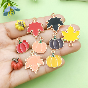 Colgante de calabaza y hoja de arce de dibujos animados, aleación de zinc, accesorios de joyería DIY para hacer pulseras y pendientes de Acción de Gracias - Product Image 2