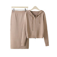 OEM ODM Ensemble 2 pièces Robe midi à boutons et Pull à capuche en maille avec strass thermocollés pour femme style streetwear