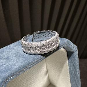 Bague en argent pur S925, rhodiée, style médiéval vintage, design simple et luxueux, micro-zircon incrusté, ouverture personnalisée - Product Image 1