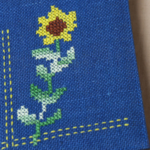 Carnet à couverture en tissu de jute brodé à la main (petit format) – Journal d'écriture éco-responsable fait main - Product Image 2