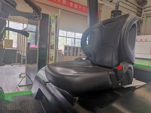 Montacargas Diésel de Alta Configuración con Doble Neumático Delantero, 5, 7 y 8 Toneladas, con Mástil de Elevación Libre, Cabina, Horquillas de 1220 mm y Extensor de Horquillas - Product Image 2